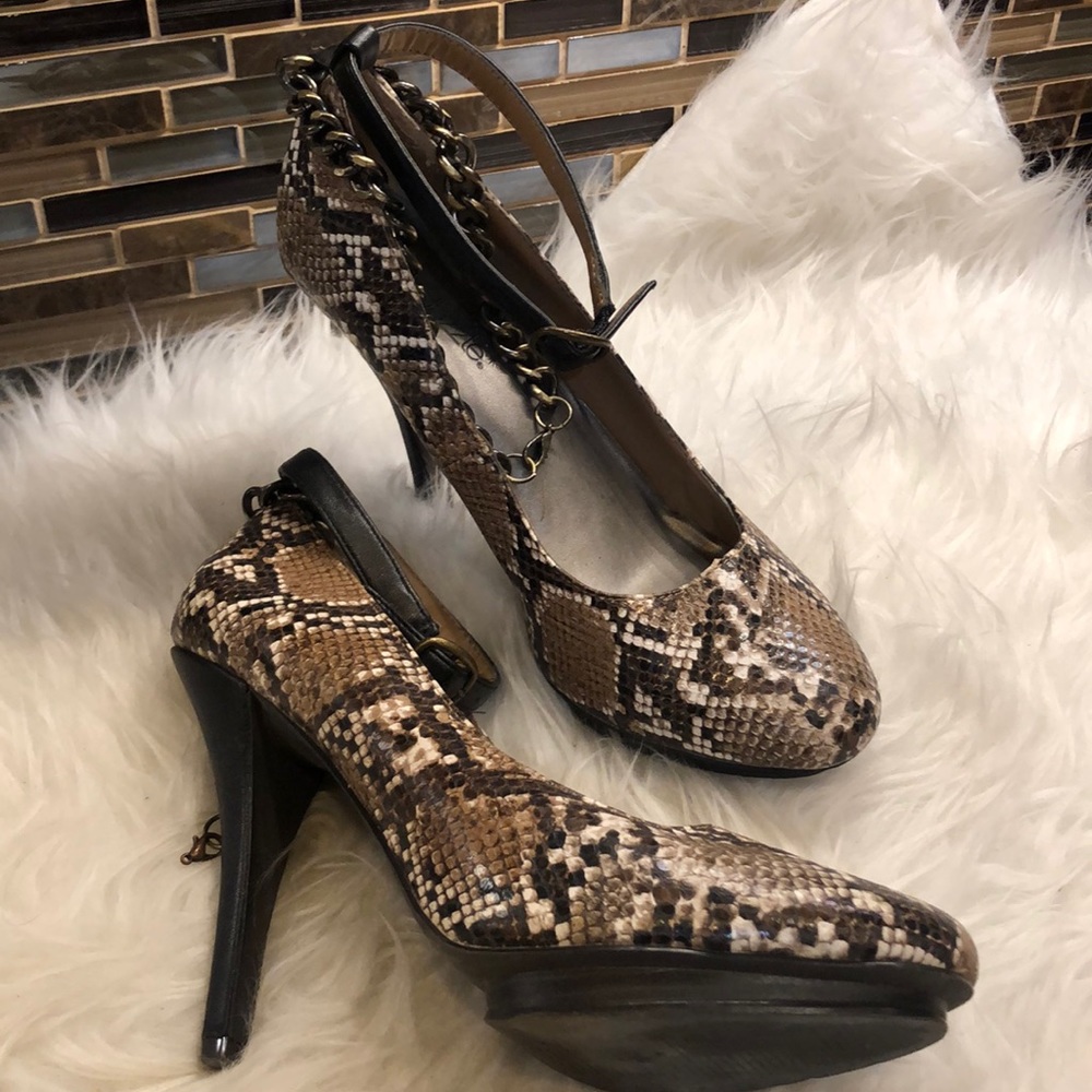 ShoeDazzle‎ faux snake & chain heels